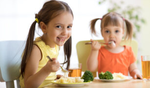 greșeli părintești la masă