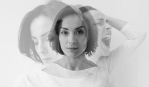 Promite-mi că n-o să renunți la tine femeie care sufera dar e puternica