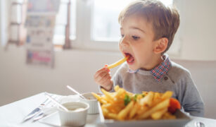 Cum poti face cartofi prajiti crocanti fara ulei