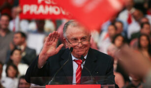 Ion Iliescu la tribuna