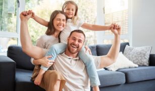 parnte fantastic se joaca cu copilul