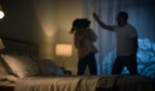 femeie agresata de barbat