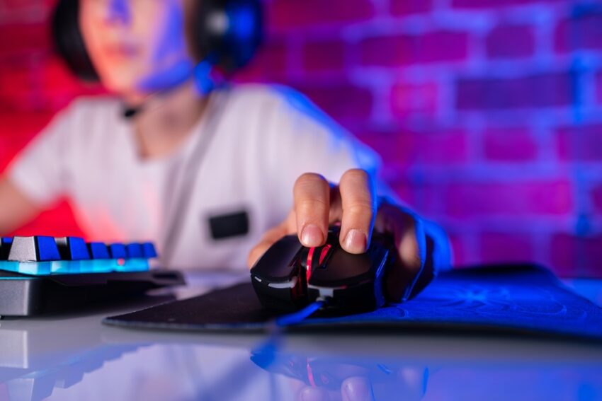 „În spatele unor profiluri, se ascund niște nenorociți”. Avertismentul Poliției, după ce trei bărbați au sedus minore online