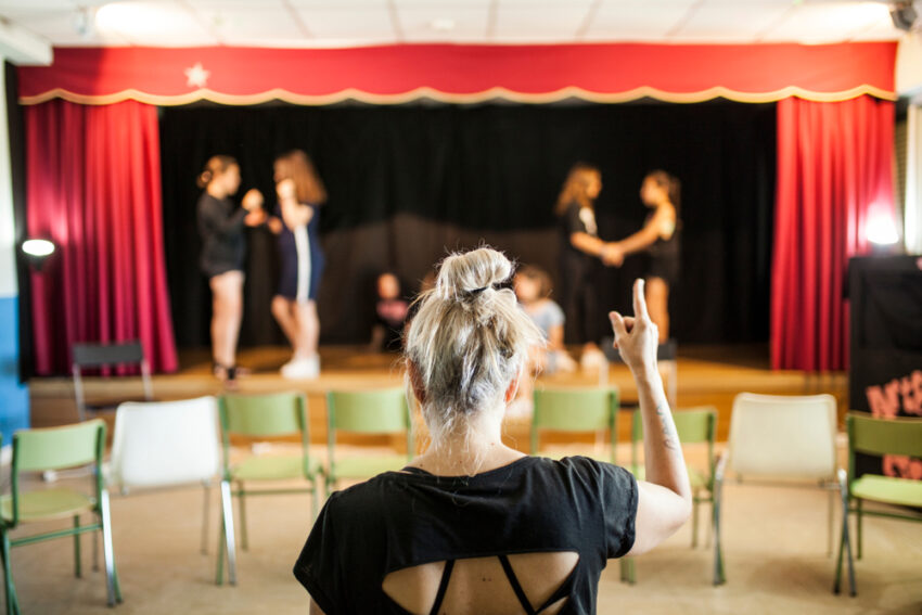 Elevii care au început acum liceul vor studia Teatru la școală. „Ce aș face dacă m-aș afla în locul altei persoane?” – întrebarea la care vor învăța să răspundă