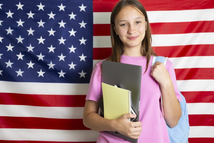 Se caută elevi de liceu interesați să studieze gratuit un an în America. Cine poate aplica