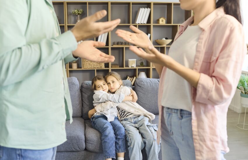 Părinții epuizați cresc copii anxioși? Cum ajunge stresul adulților să influențeze starea emoțională a celor mici